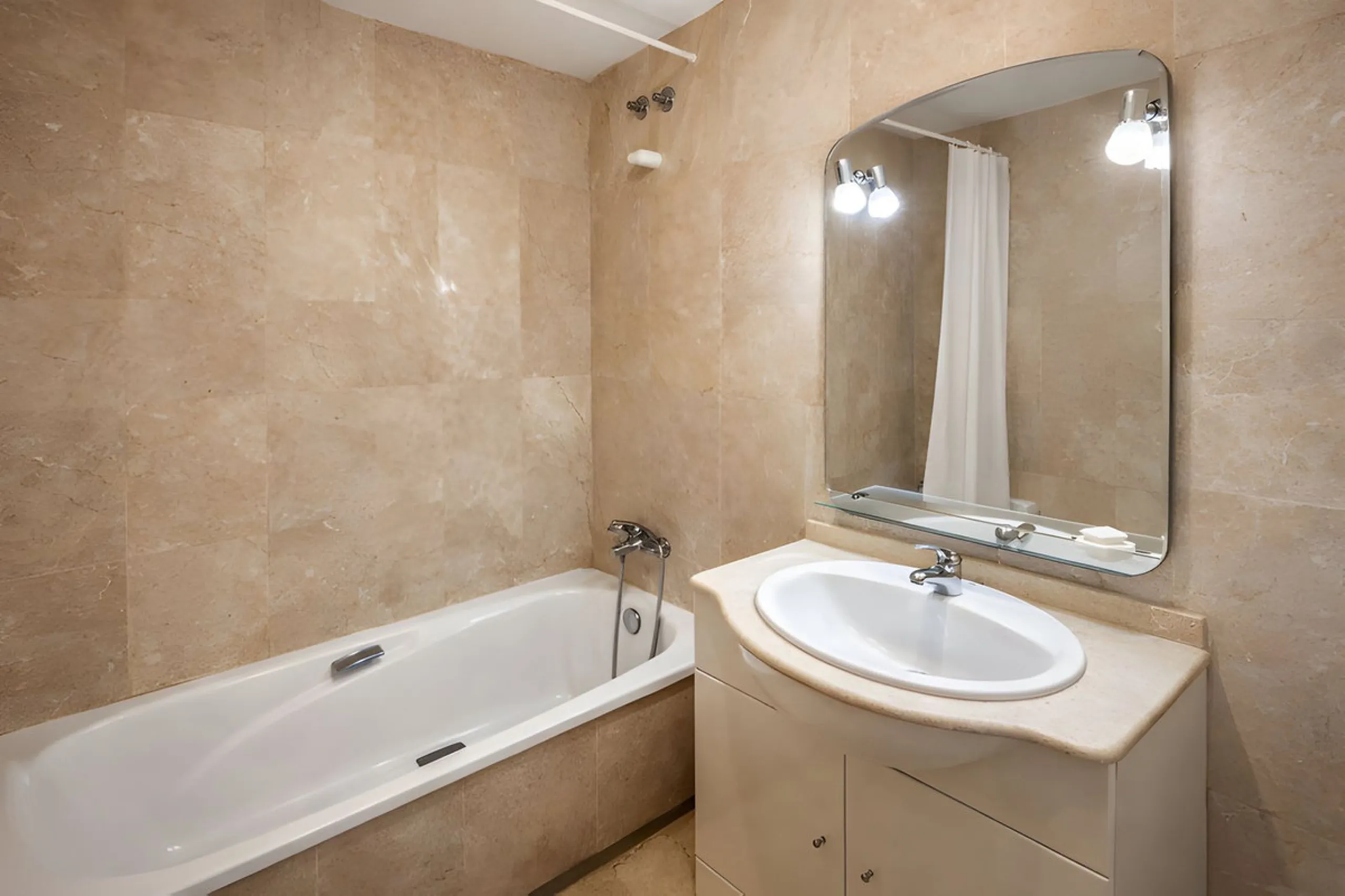 Apartment - Middle Floor Apartment в продаже в Marbella, Málaga. В доме 2 спален и 2 ванных комнат. Площадь дома 114 м²