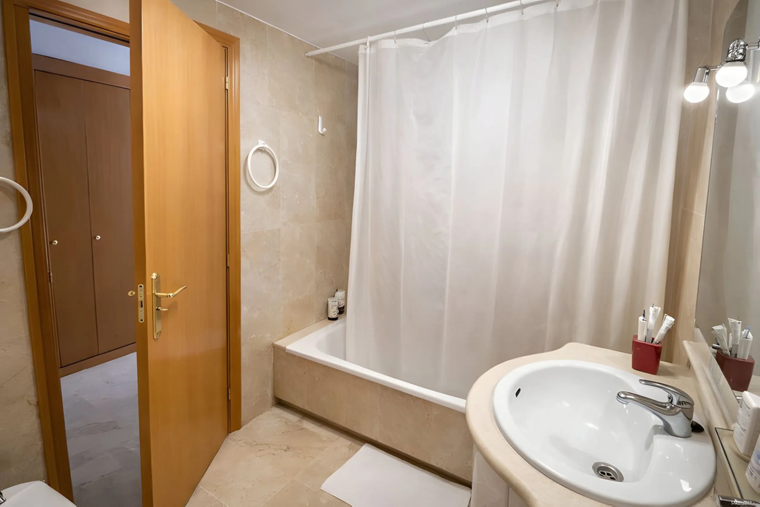 Apartment - Middle Floor Apartment в продаже в Marbella, Málaga. В доме 2 спален и 2 ванных комнат. Площадь дома 114 м²