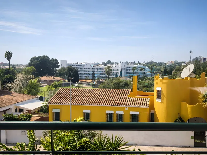 Apartment - Middle Floor Apartment в продаже в Marbella, Málaga. В доме 2 спален и 2 ванных комнат. Площадь дома 114 м²
