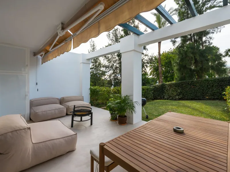 Apartment - Ground Floor Apartment в продаже в Benahavís, Málaga. В доме 2 спален и 1 ванных комнат. Площадь дома 100 м²