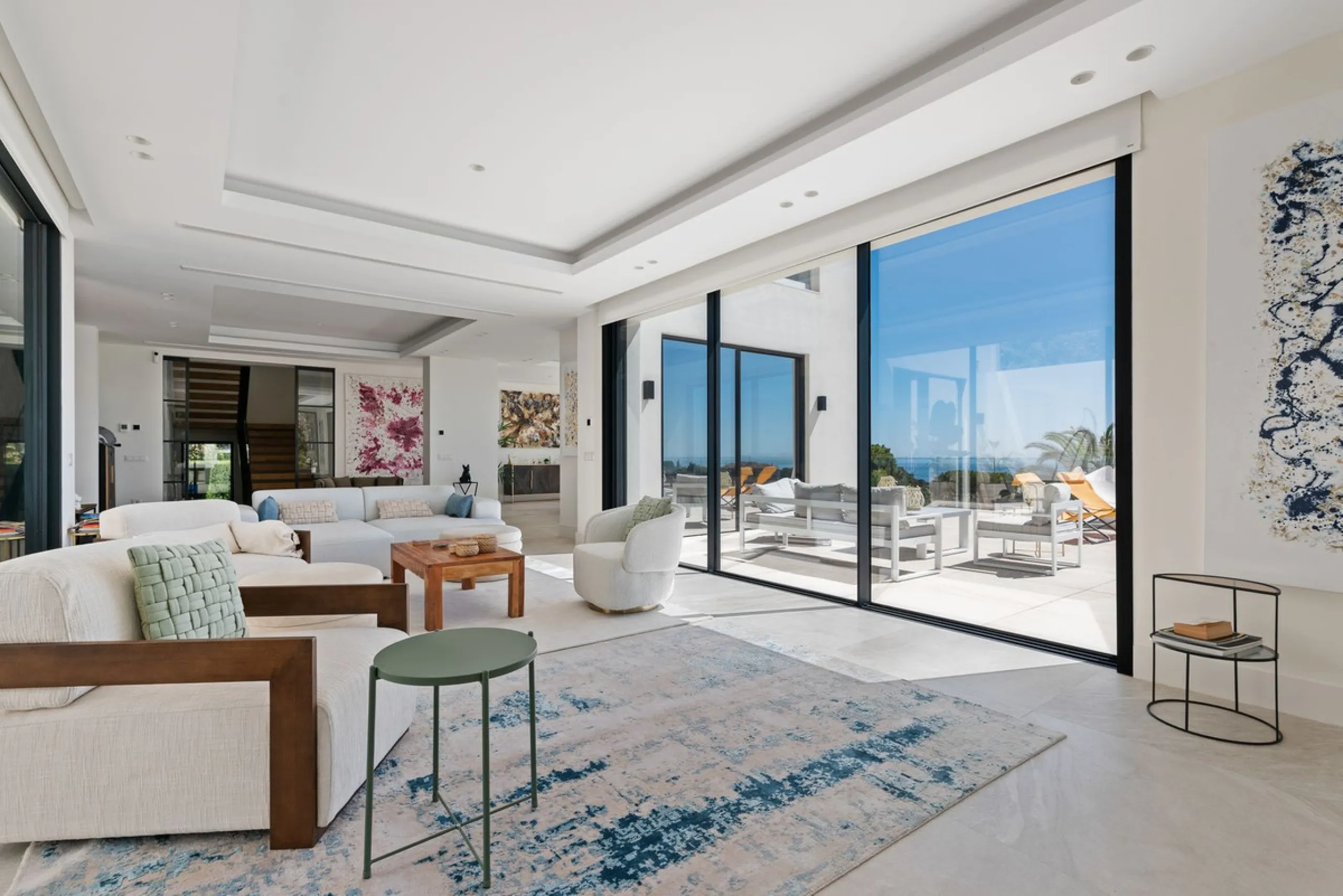 Marbella – Exceptional Contemporary Villa, Sold Furnished, in the Exclusive Rio Real Area, Next to the Golf