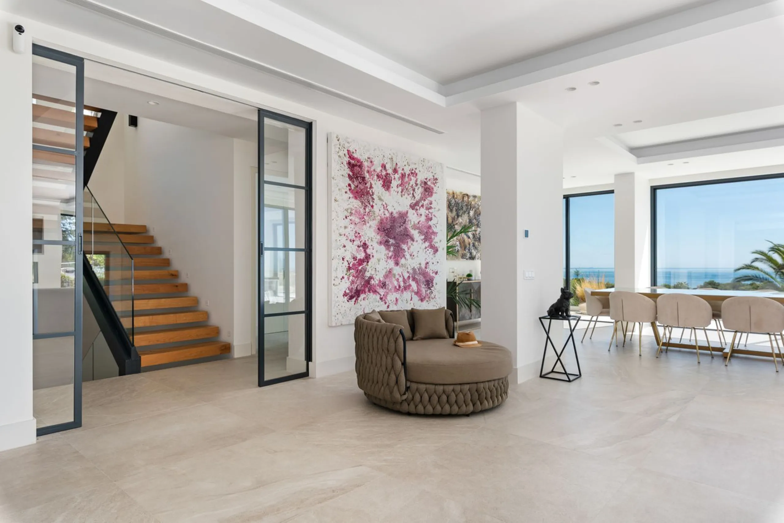 Marbella – Exceptional Contemporary Villa, Sold Furnished, in the Exclusive Rio Real Area, Next to the Golf