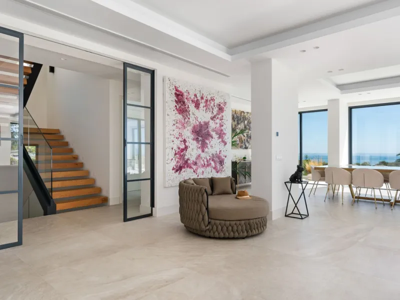 Marbella – Exceptional Contemporary Villa, Sold Furnished, in the Exclusive Rio Real Area, Next to the Golf