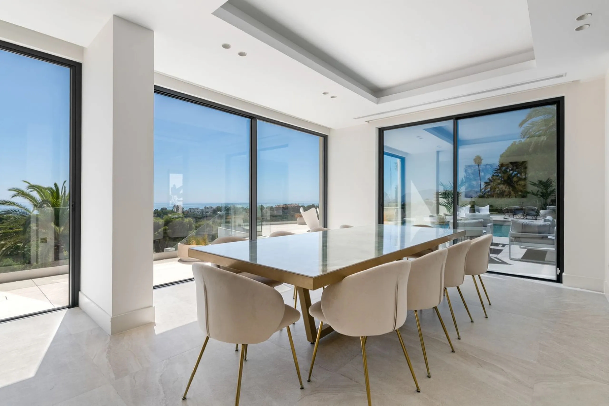 Marbella – Exceptional Contemporary Villa, Sold Furnished, in the Exclusive Rio Real Area, Next to the Golf