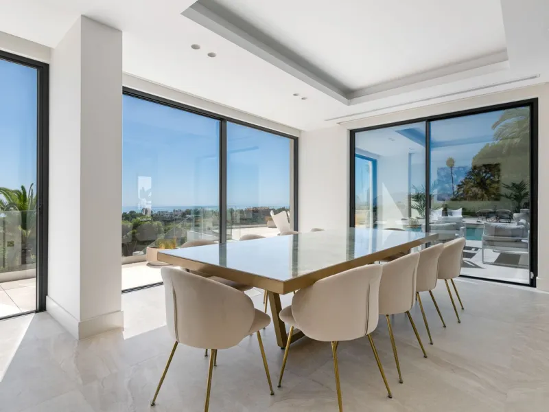 Marbella – Exceptional Contemporary Villa, Sold Furnished, in the Exclusive Rio Real Area, Next to the Golf