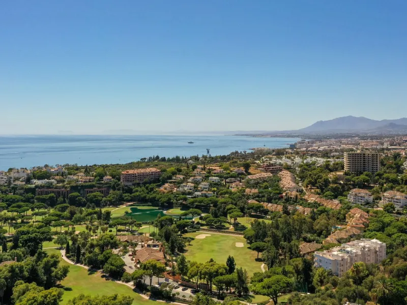 Marbella – Exceptional Contemporary Villa, Sold Furnished, in the Exclusive Rio Real Area, Next to the Golf