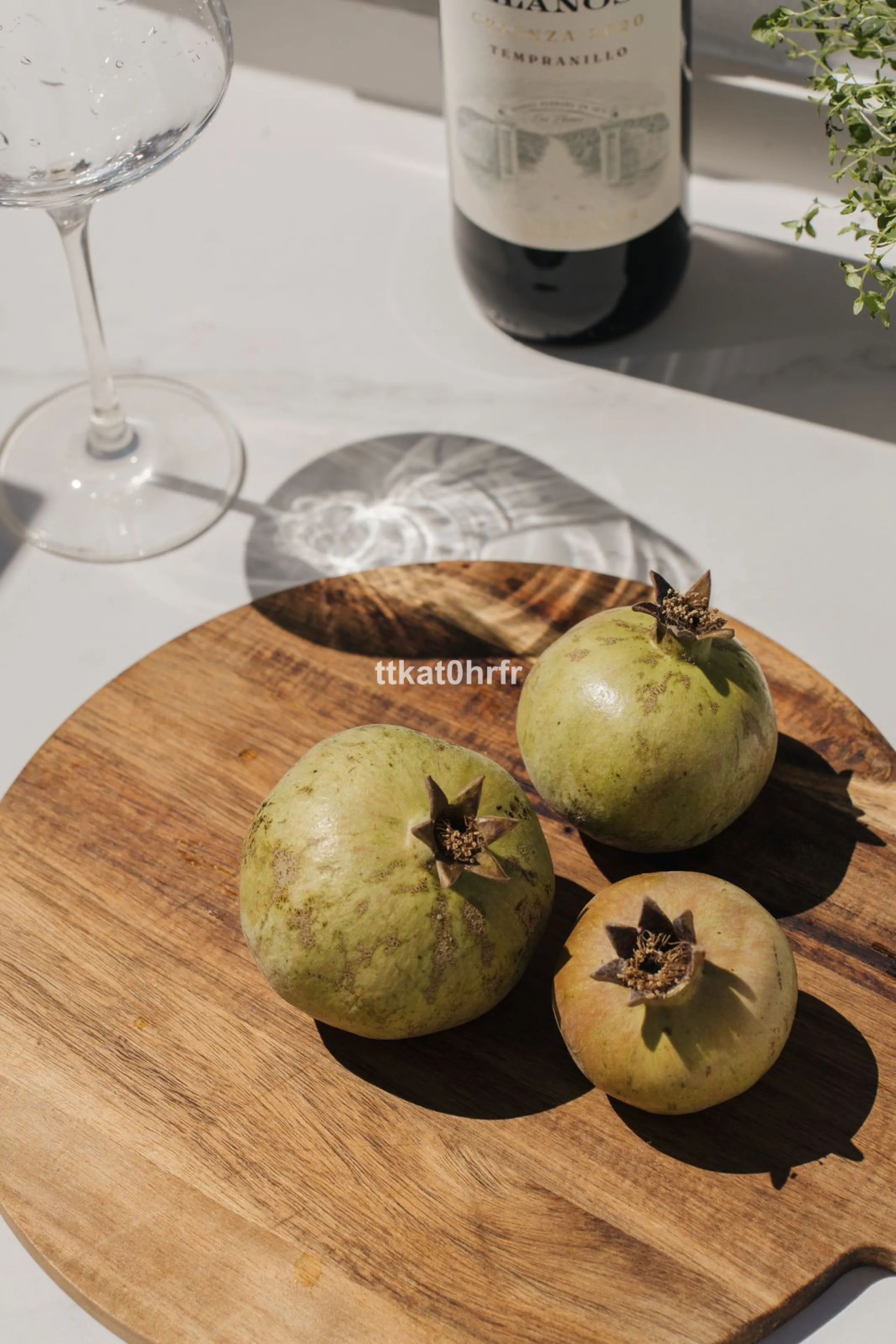 This beautifully renovated villa offers the perfect blend of modern style, comfort, and an unbeatable location in the heart of Nueva Andalucía.