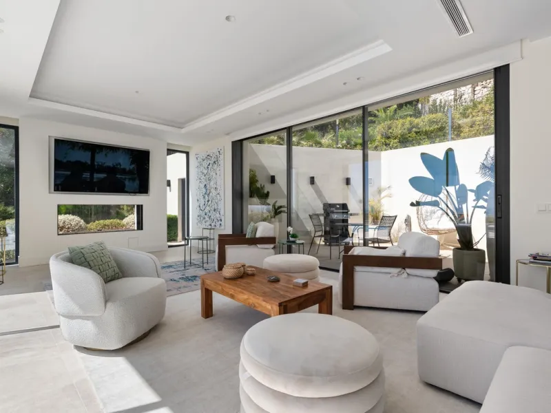 Marbella – Exceptional Contemporary Villa, Sold Furnished, in the Exclusive Rio Real Area, Next to the Golf