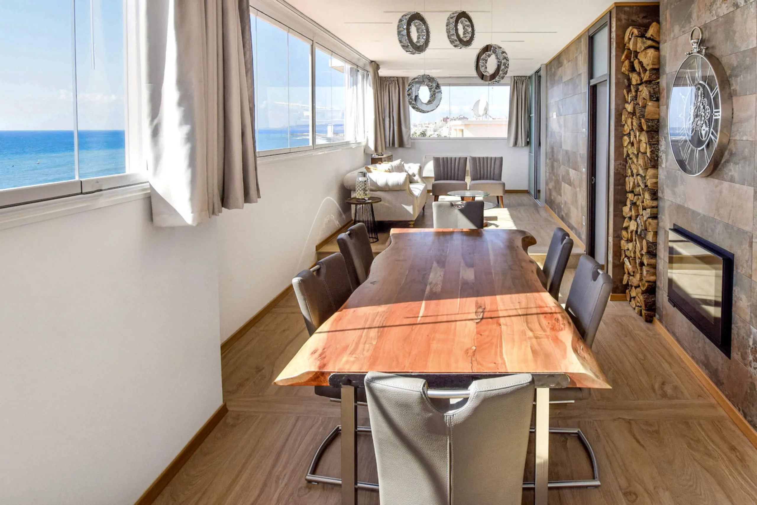 Apartment - Penthouse в продаже в Estepona, Málaga. В доме 2 спален и 2 ванных комнат. Площадь дома 203 м²