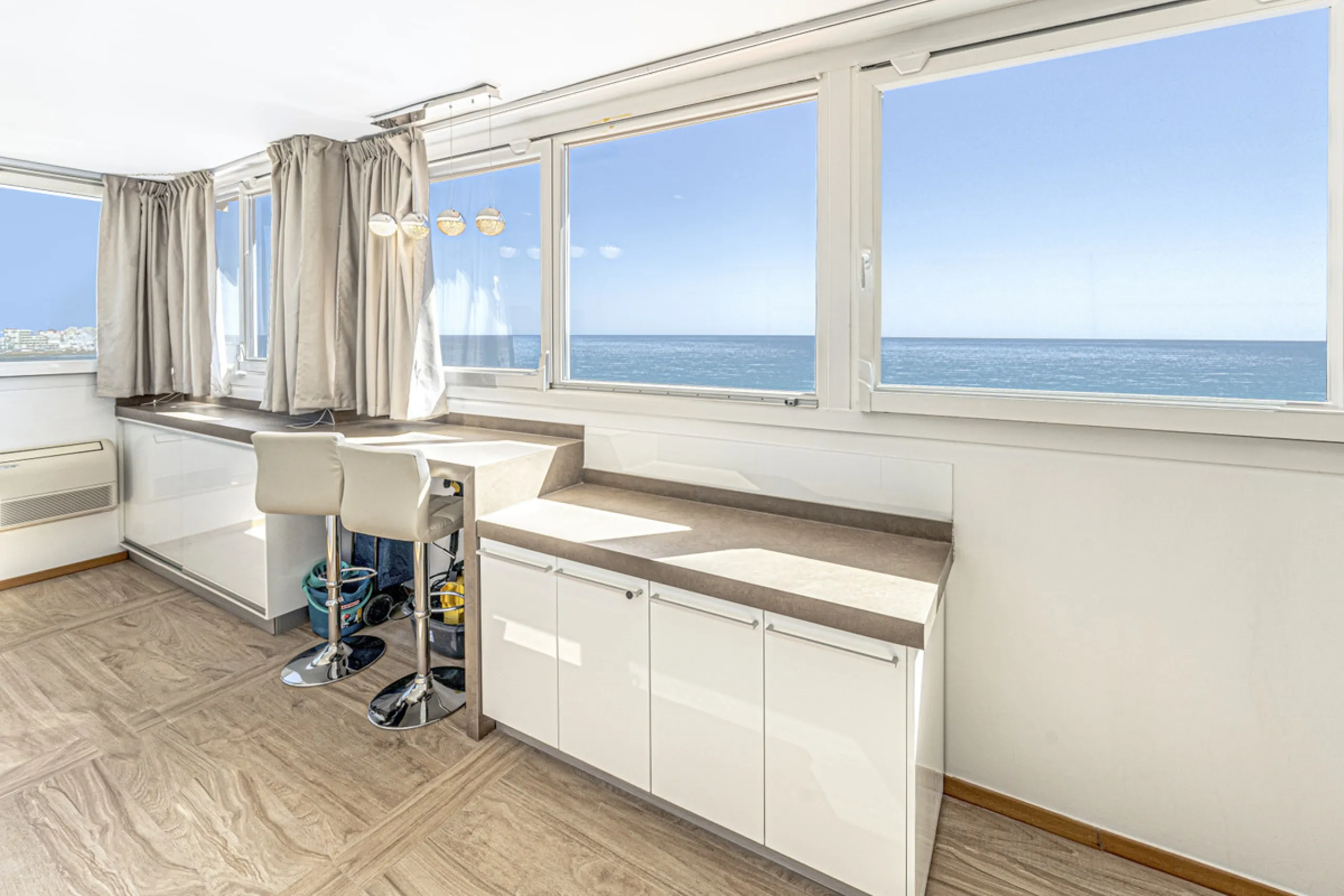 Apartment - Penthouse в продаже в Estepona, Málaga. В доме 2 спален и 2 ванных комнат. Площадь дома 203 м²
