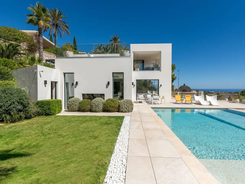 Marbella – Exceptional Contemporary Villa, Sold Furnished, in the Exclusive Rio Real Area, Next to the Golf
