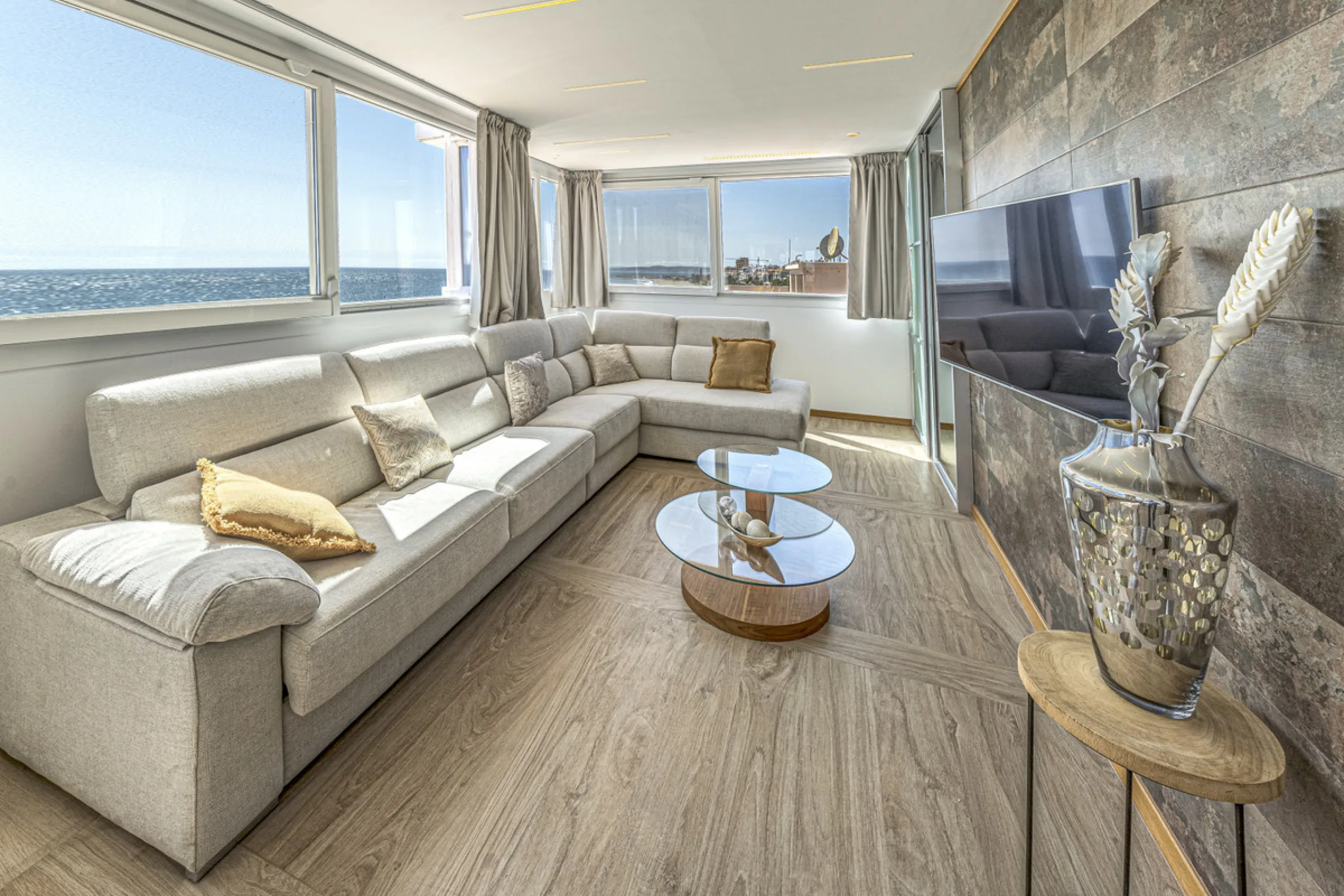 Apartment - Penthouse в продаже в Estepona, Málaga. В доме 2 спален и 2 ванных комнат. Площадь дома 203 м²