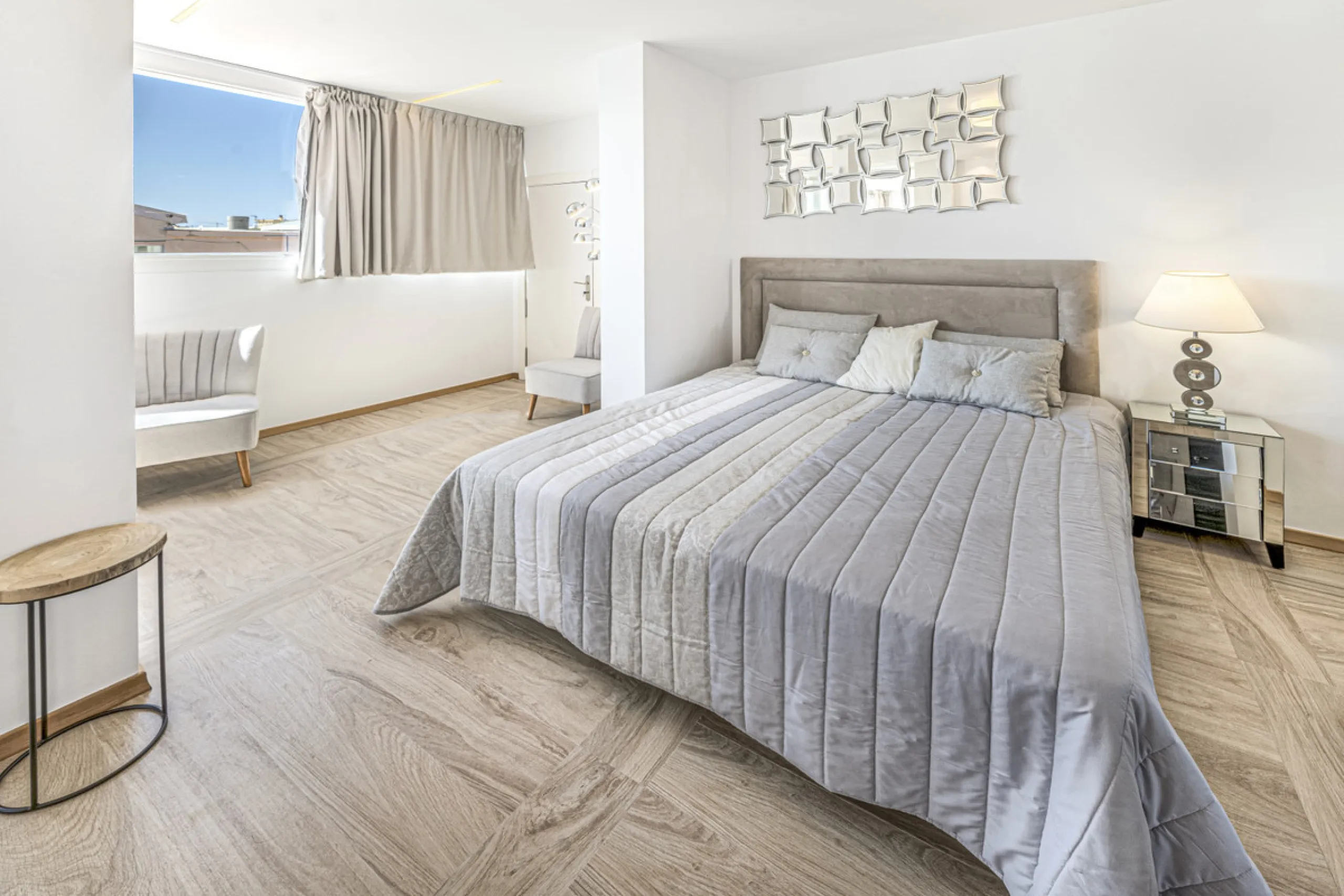 Apartment - Penthouse в продаже в Estepona, Málaga. В доме 2 спален и 2 ванных комнат. Площадь дома 203 м²