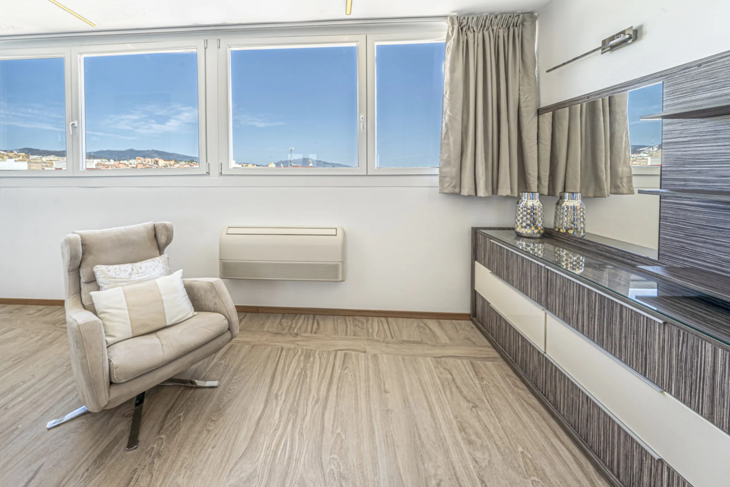 Apartment - Penthouse в продаже в Estepona, Málaga. В доме 2 спален и 2 ванных комнат. Площадь дома 203 м²
