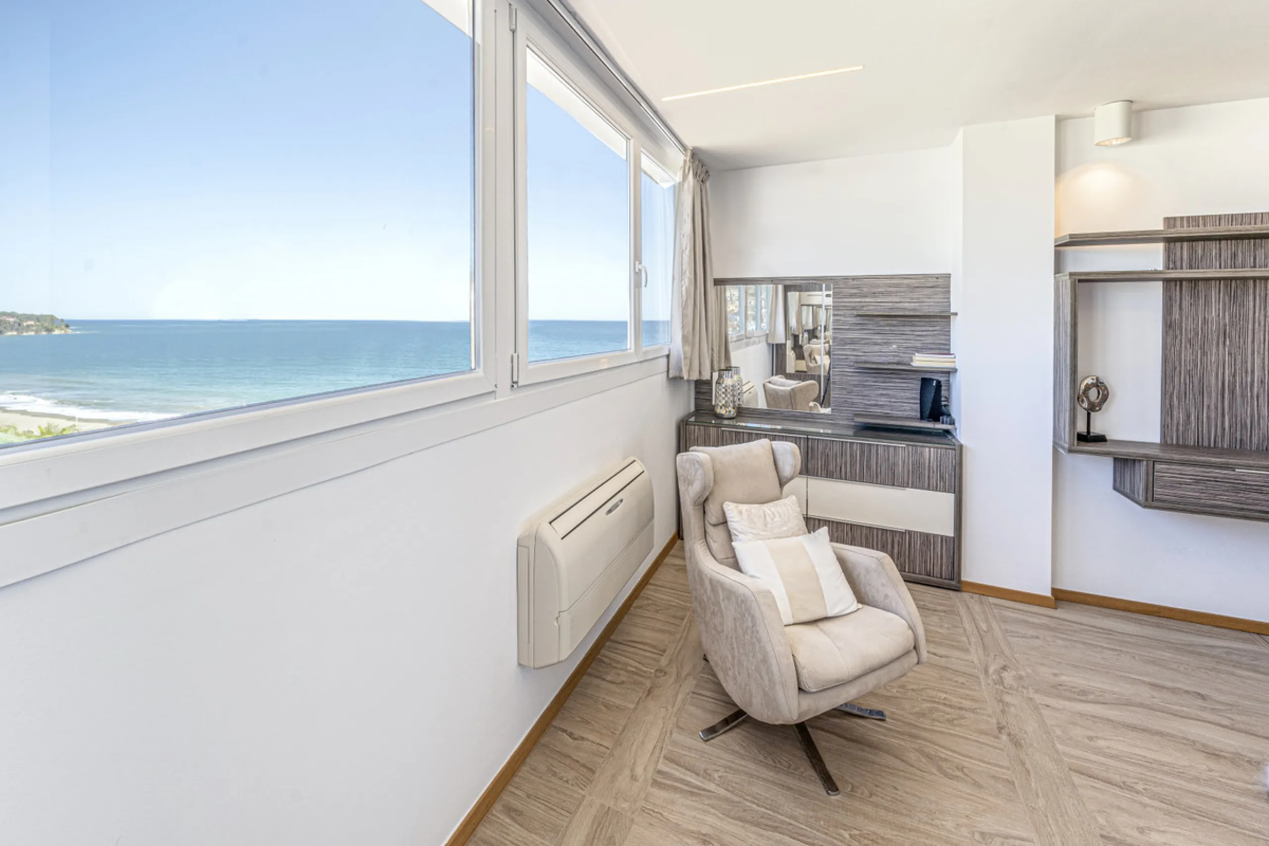 Apartment - Penthouse в продаже в Estepona, Málaga. В доме 2 спален и 2 ванных комнат. Площадь дома 203 м²