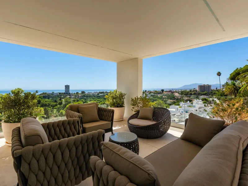 Marbella – Exceptional Contemporary Villa, Sold Furnished, in the Exclusive Rio Real Area, Next to the Golf