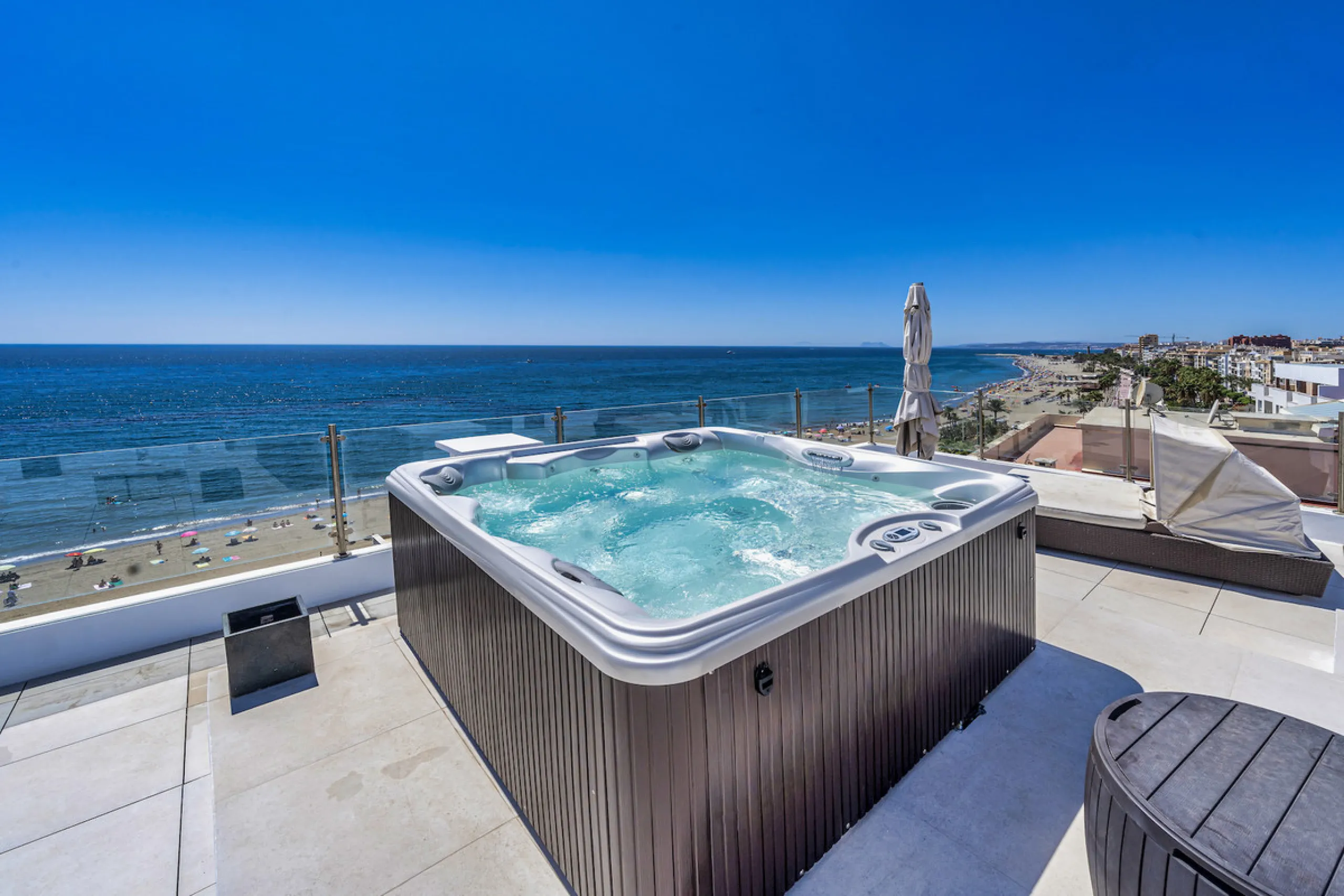 Apartment - Penthouse в продаже в Estepona, Málaga. В доме 2 спален и 2 ванных комнат. Площадь дома 203 м²