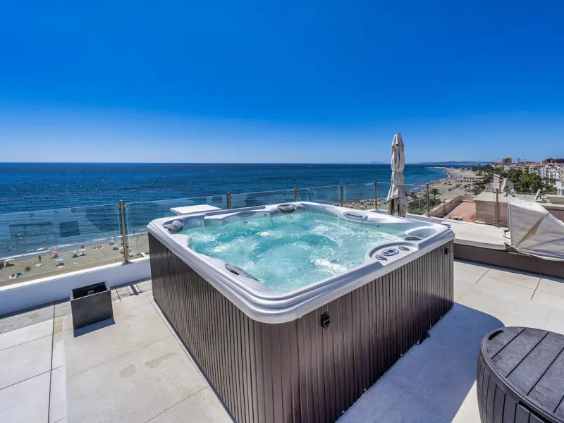 Apartment - Penthouse в продаже в Estepona, Málaga. В доме 2 спален и 2 ванных комнат. Площадь дома 203 м²