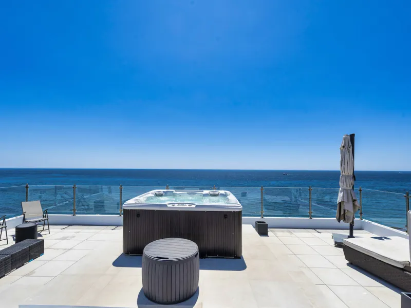 Apartment - Penthouse в продаже в Estepona, Málaga. В доме 2 спален и 2 ванных комнат. Площадь дома 203 м²