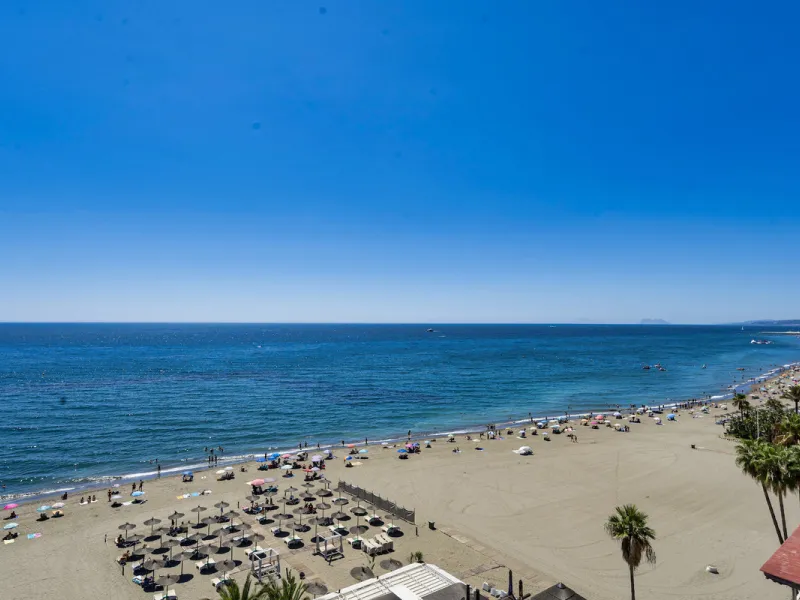 Apartment - Penthouse в продаже в Estepona, Málaga. В доме 2 спален и 2 ванных комнат. Площадь дома 203 м²