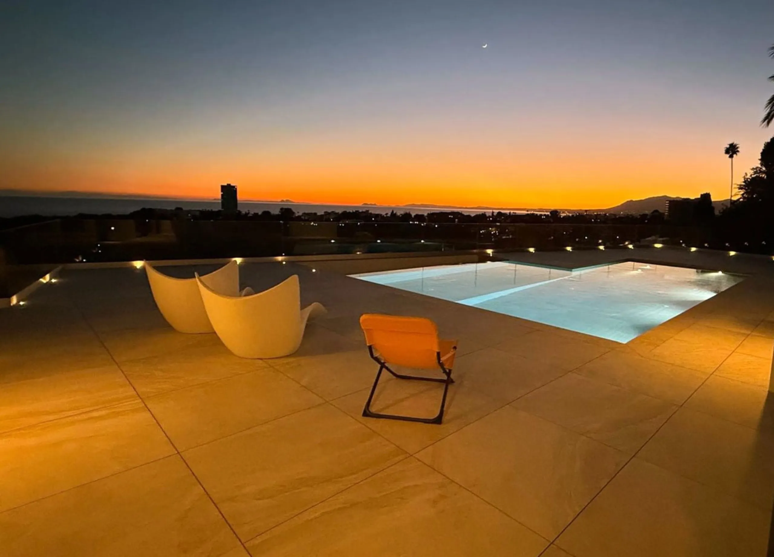 Marbella – Exceptional Contemporary Villa, Sold Furnished, in the Exclusive Rio Real Area, Next to the Golf