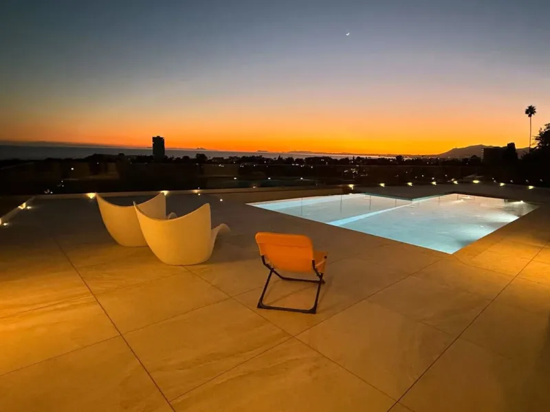 Marbella – Exceptional Contemporary Villa, Sold Furnished, in the Exclusive Rio Real Area, Next to the Golf