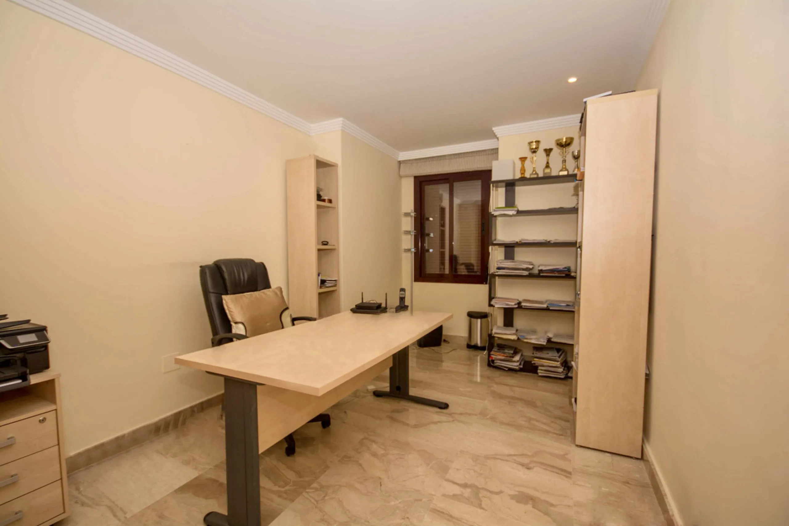 Located on Estepona's New Golden Mile, one of the fastest-growing and most promising areas on the Costa del Sol, this spacious apartment represents an excellent buying opportunity, ideal both for end users and investors seeking medium- to long-term apprec
