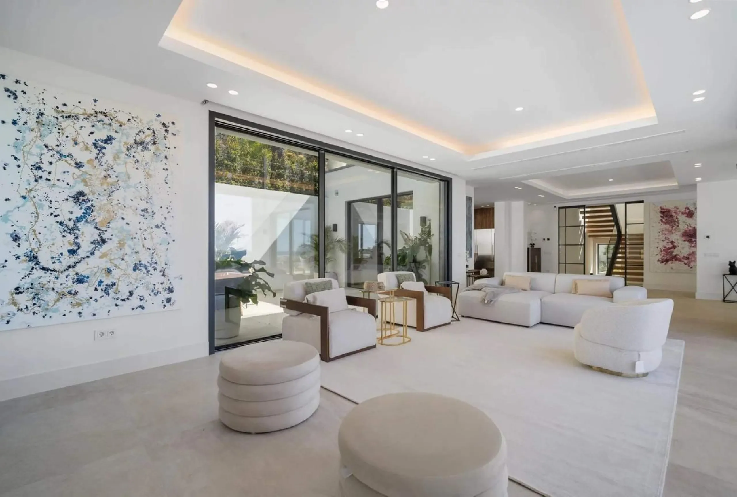 Marbella – Exceptional Contemporary Villa, Sold Furnished, in the Exclusive Rio Real Area, Next to the Golf