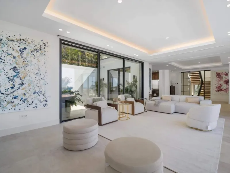 Marbella – Exceptional Contemporary Villa, Sold Furnished, in the Exclusive Rio Real Area, Next to the Golf