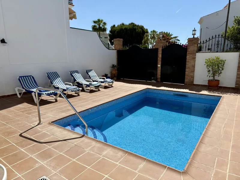 A fantastic opportunity to own a beautifully, spacious detached Villa with Sea Views in a quiet urbanisation with no community fees, just 10 minutes from the town and beach.