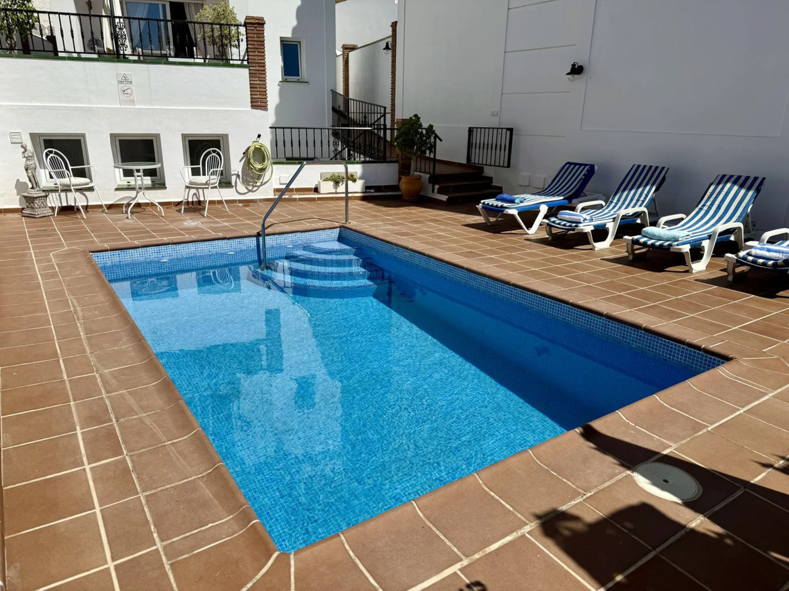 A fantastic opportunity to own a beautifully, spacious detached Villa with Sea Views in a quiet urbanisation with no community fees, just 10 minutes from the town and beach.