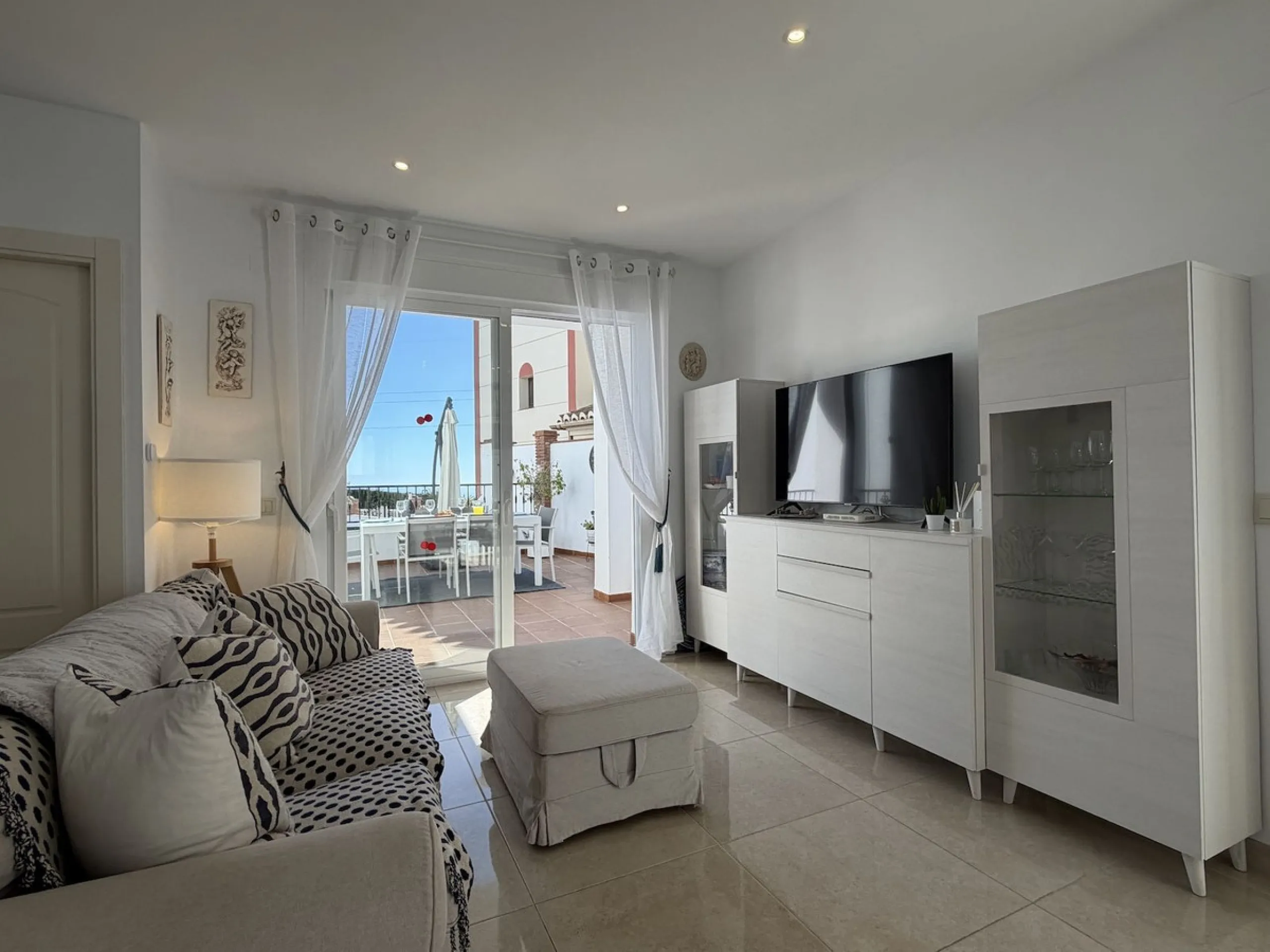 A fantastic opportunity to own a beautifully, spacious detached Villa with Sea Views in a quiet urbanisation with no community fees, just 10 minutes from the town and beach.