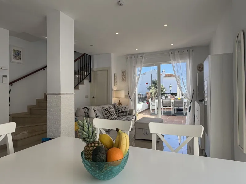 A fantastic opportunity to own a beautifully, spacious detached Villa with Sea Views in a quiet urbanisation with no community fees, just 10 minutes from the town and beach.