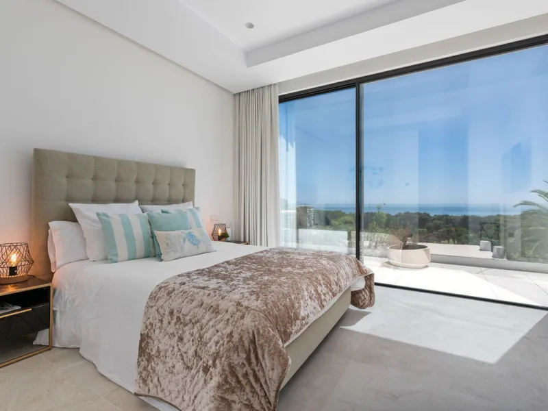 Marbella – Exceptional Contemporary Villa, Sold Furnished, in the Exclusive Rio Real Area, Next to the Golf
