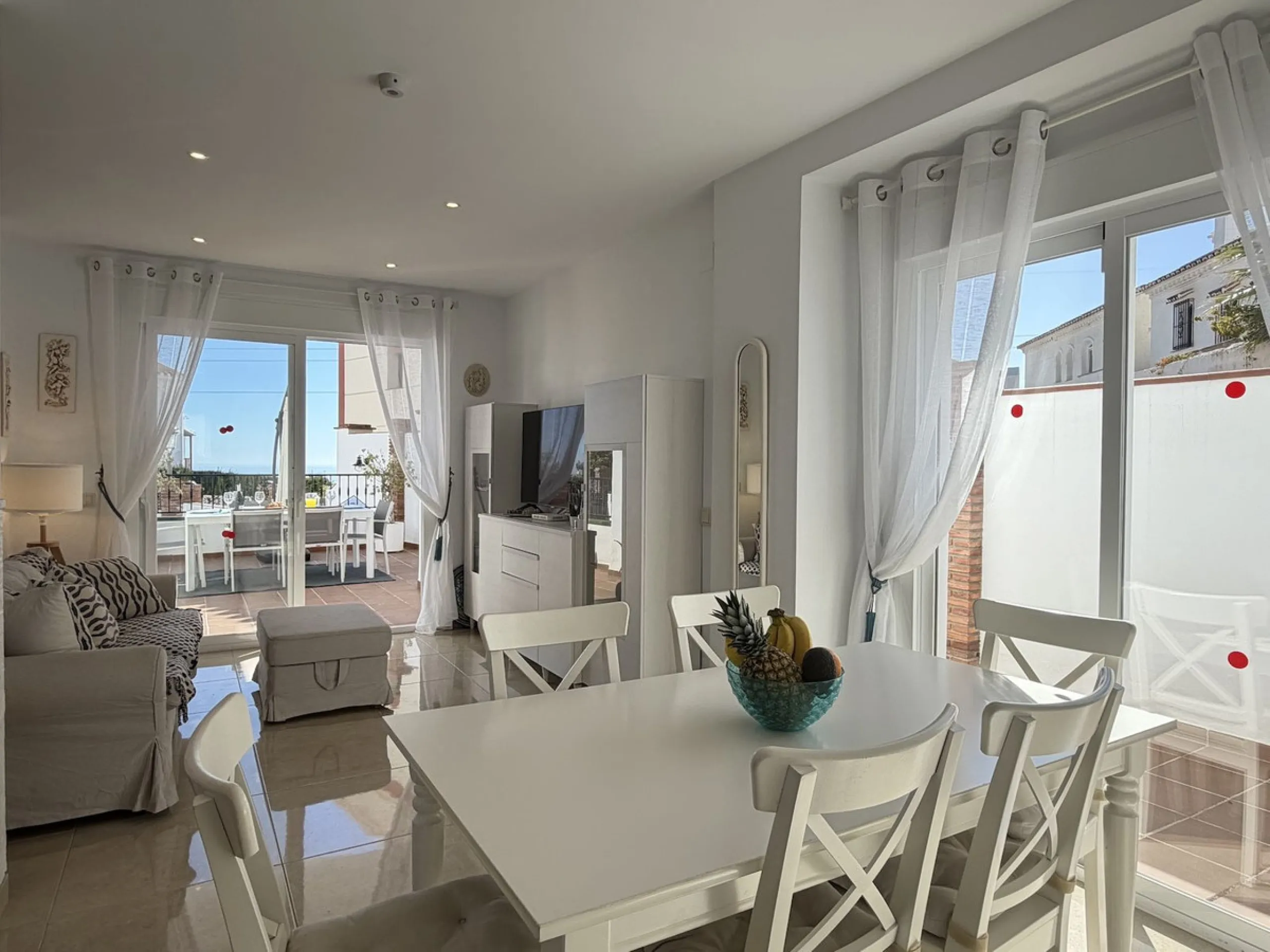 A fantastic opportunity to own a beautifully, spacious detached Villa with Sea Views in a quiet urbanisation with no community fees, just 10 minutes from the town and beach.