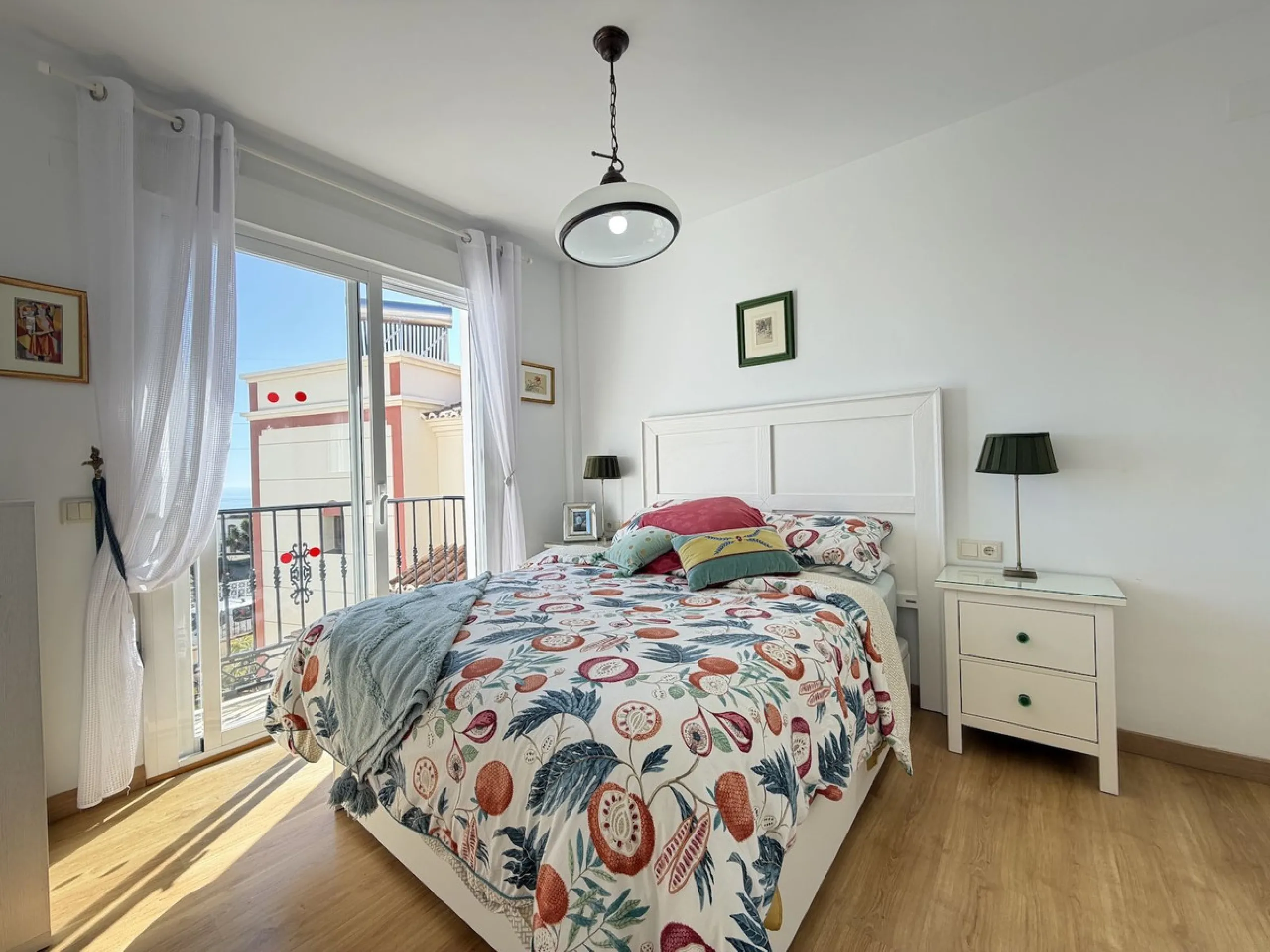 A fantastic opportunity to own a beautifully, spacious detached Villa with Sea Views in a quiet urbanisation with no community fees, just 10 minutes from the town and beach.