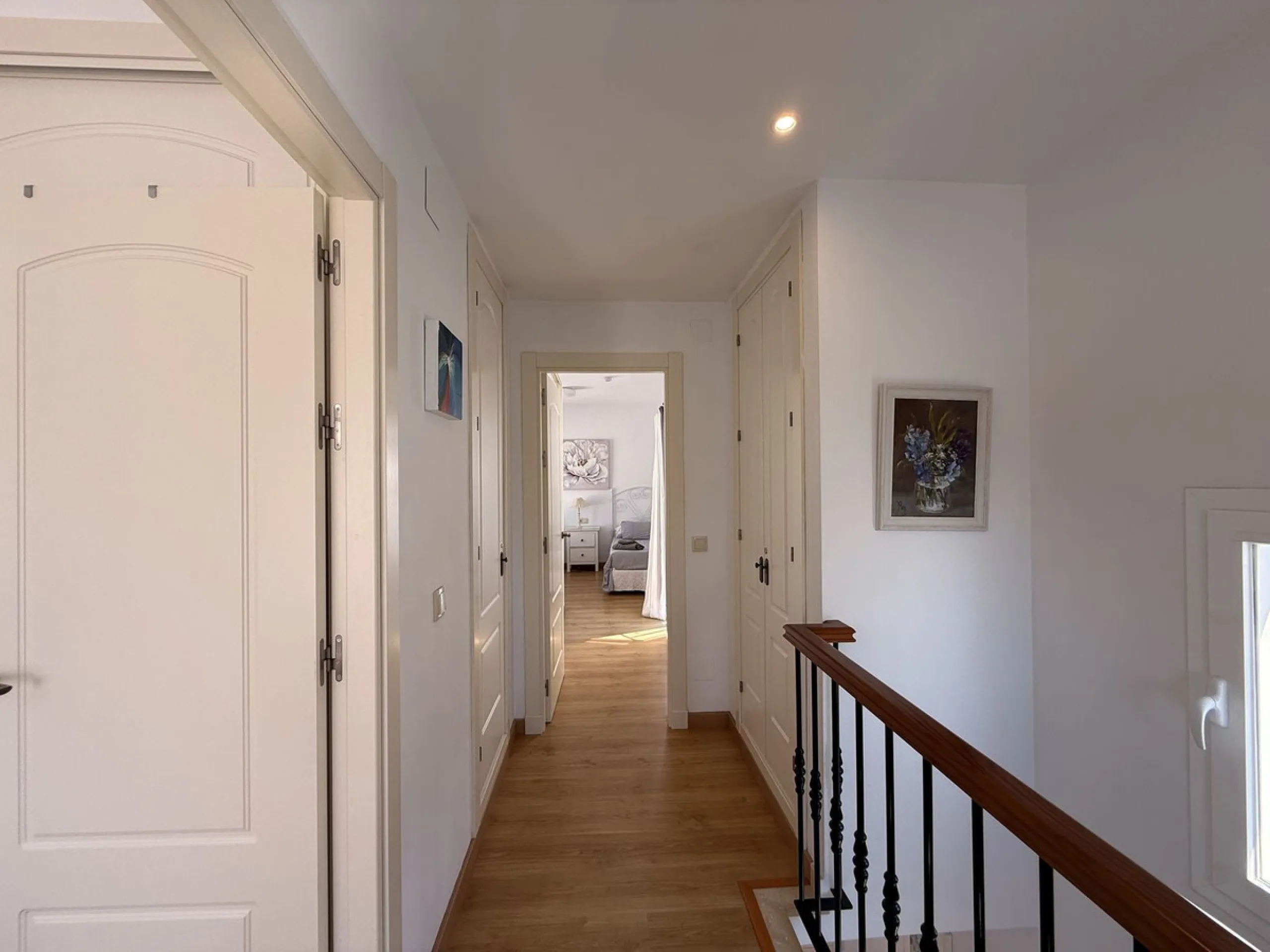 A fantastic opportunity to own a beautifully, spacious detached Villa with Sea Views in a quiet urbanisation with no community fees, just 10 minutes from the town and beach.