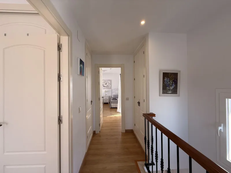 A fantastic opportunity to own a beautifully, spacious detached Villa with Sea Views in a quiet urbanisation with no community fees, just 10 minutes from the town and beach.