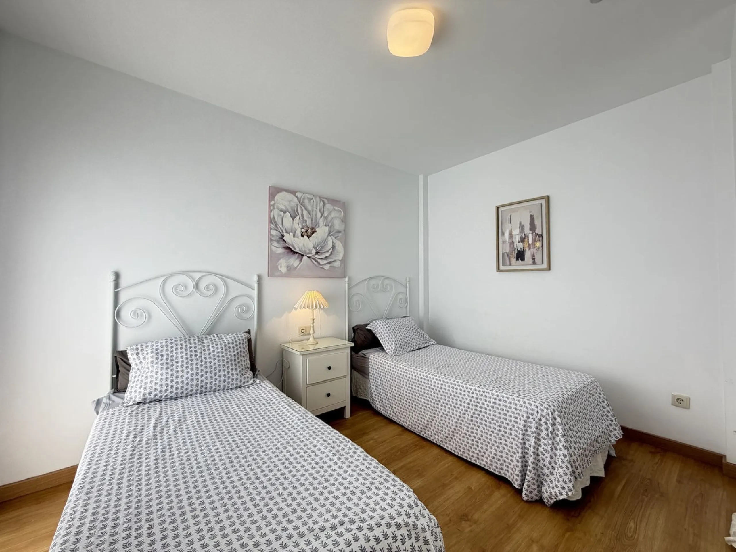 A fantastic opportunity to own a beautifully, spacious detached Villa with Sea Views in a quiet urbanisation with no community fees, just 10 minutes from the town and beach.