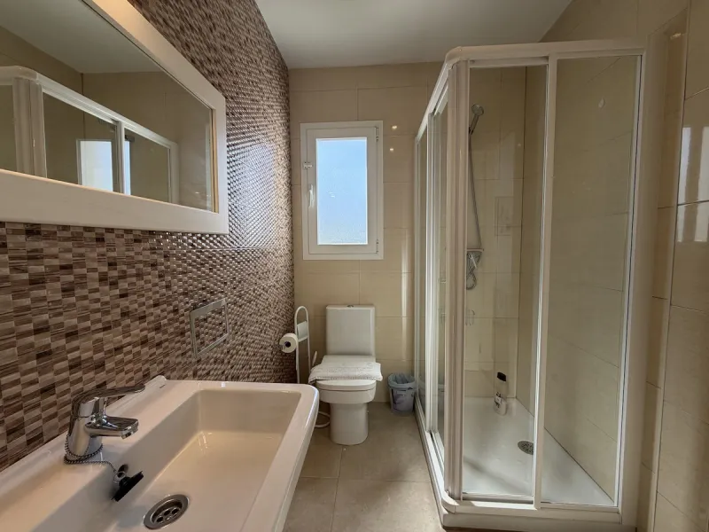 A fantastic opportunity to own a beautifully, spacious detached Villa with Sea Views in a quiet urbanisation with no community fees, just 10 minutes from the town and beach.