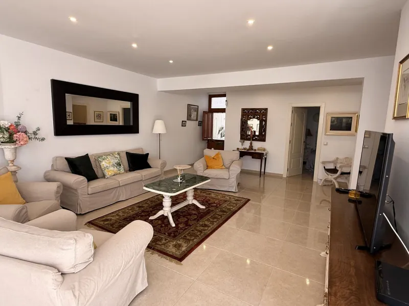 A fantastic opportunity to own a beautifully, spacious detached Villa with Sea Views in a quiet urbanisation with no community fees, just 10 minutes from the town and beach.