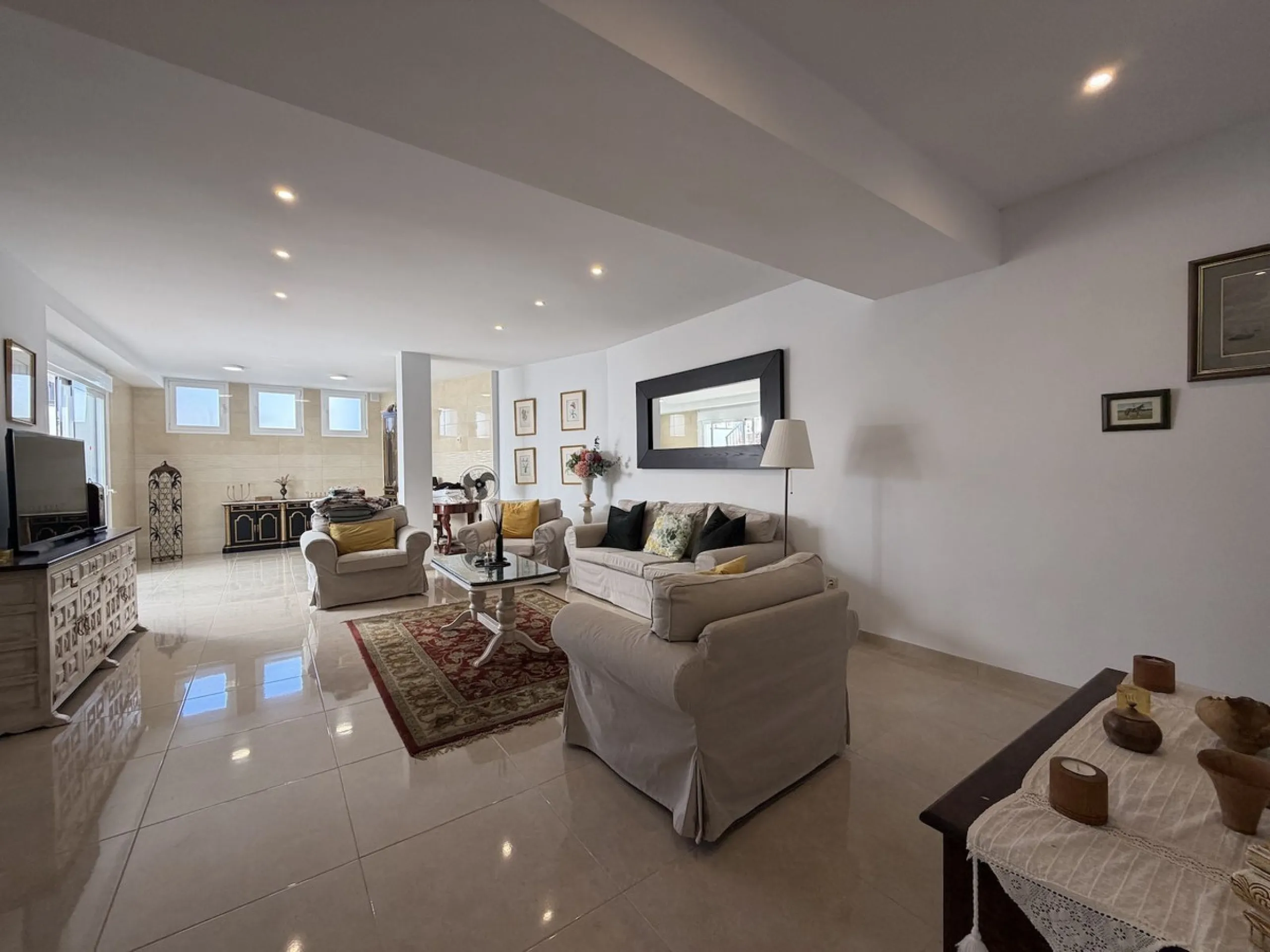 A fantastic opportunity to own a beautifully, spacious detached Villa with Sea Views in a quiet urbanisation with no community fees, just 10 minutes from the town and beach.