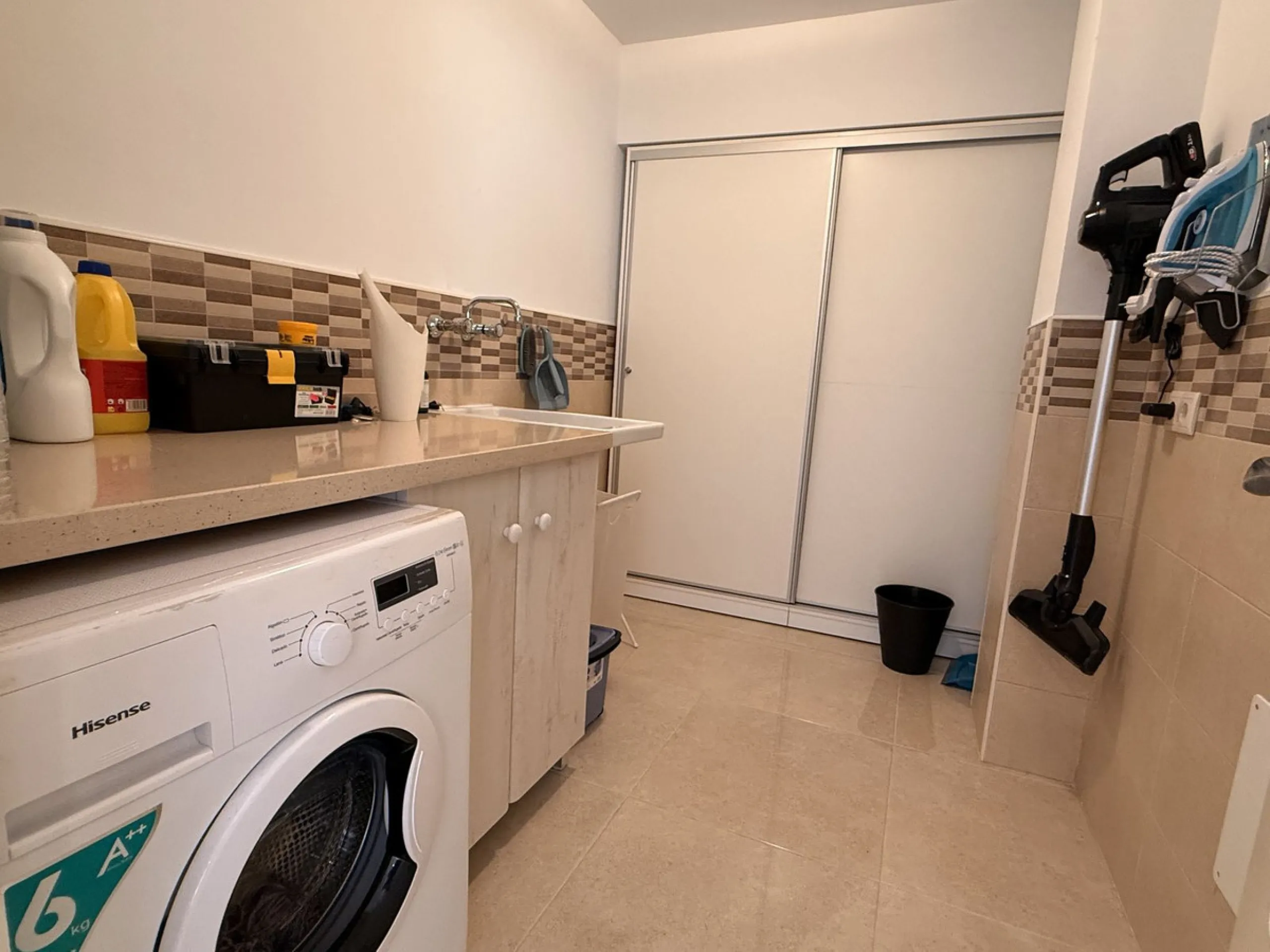 A fantastic opportunity to own a beautifully, spacious detached Villa with Sea Views in a quiet urbanisation with no community fees, just 10 minutes from the town and beach.