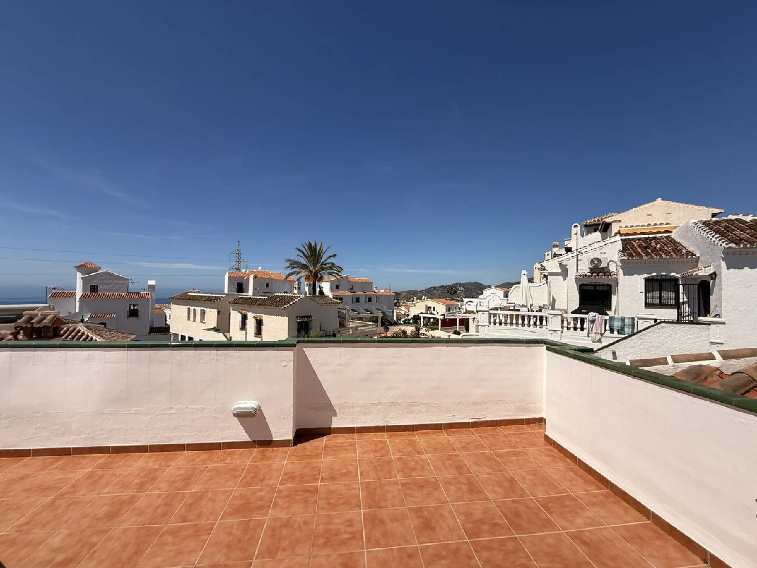 A fantastic opportunity to own a beautifully, spacious detached Villa with Sea Views in a quiet urbanisation with no community fees, just 10 minutes from the town and beach.