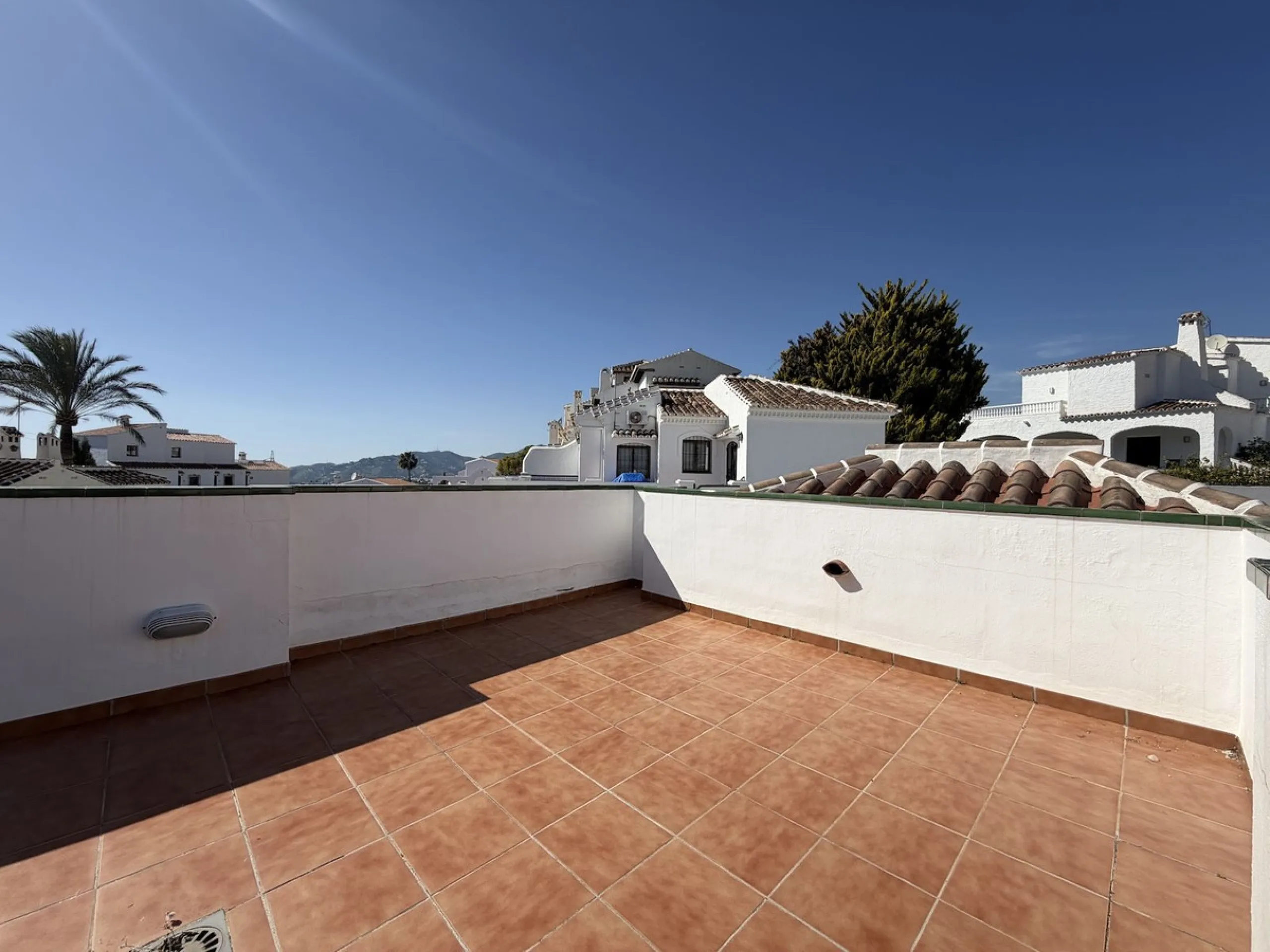 A fantastic opportunity to own a beautifully, spacious detached Villa with Sea Views in a quiet urbanisation with no community fees, just 10 minutes from the town and beach.