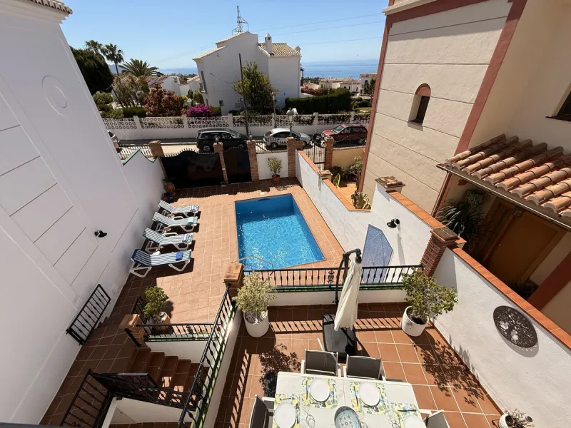 A fantastic opportunity to own a beautifully, spacious detached Villa with Sea Views in a quiet urbanisation with no community fees, just 10 minutes from the town and beach.