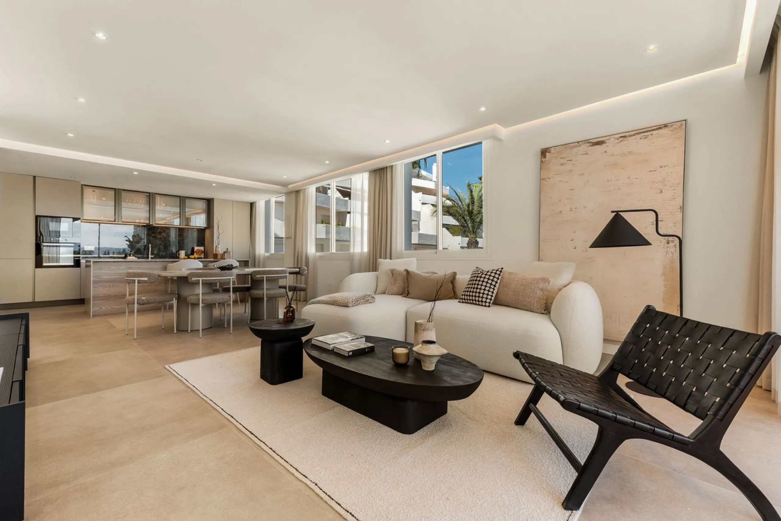Discover this stunning fully renovated apartment in the heart of Nueva Andalucía, one of the most sought-after and fast-growing areas on the Costa del Sol.
