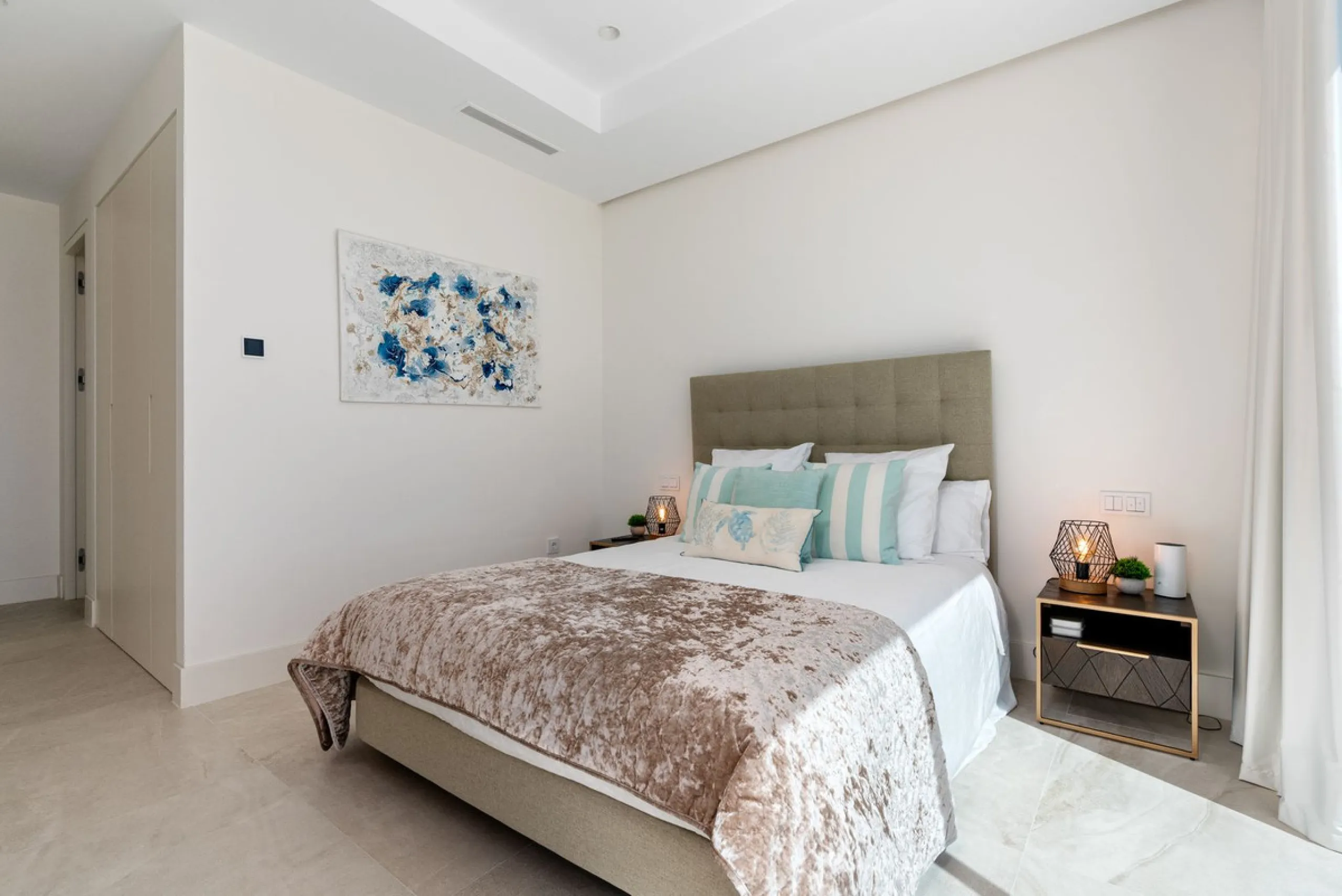 Marbella – Exceptional Contemporary Villa, Sold Furnished, in the Exclusive Rio Real Area, Next to the Golf