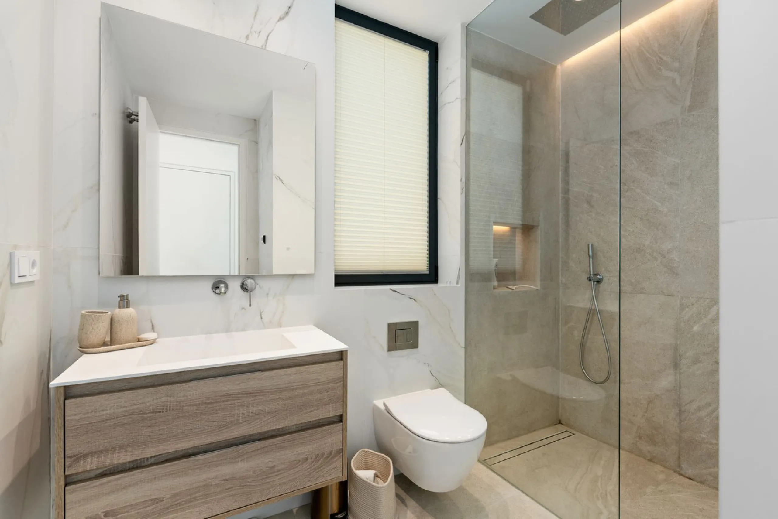 Marbella – Exceptional Contemporary Villa, Sold Furnished, in the Exclusive Rio Real Area, Next to the Golf