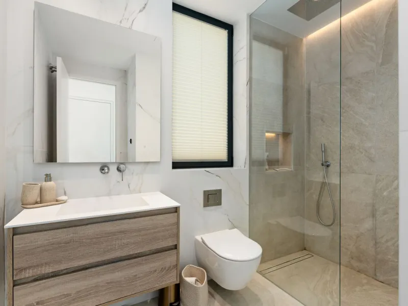 Marbella – Exceptional Contemporary Villa, Sold Furnished, in the Exclusive Rio Real Area, Next to the Golf